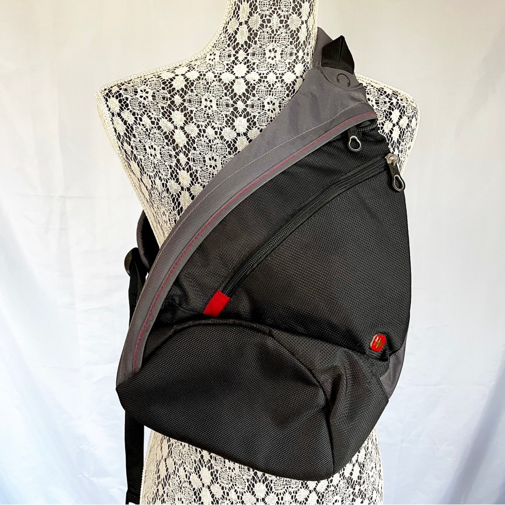 SwissGear Sling Cross Body Bag for Men/Women Travel Hiking Waterproof XLNT COND